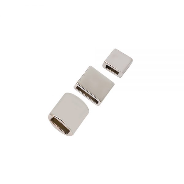 Facettierte Kordelenden aus Legierung - 1 — Senkelenden (Aglets), Detailansicht, Ata Buttons Türkei